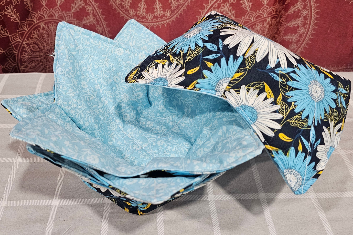 BLUE & WHITE DAISY COZY