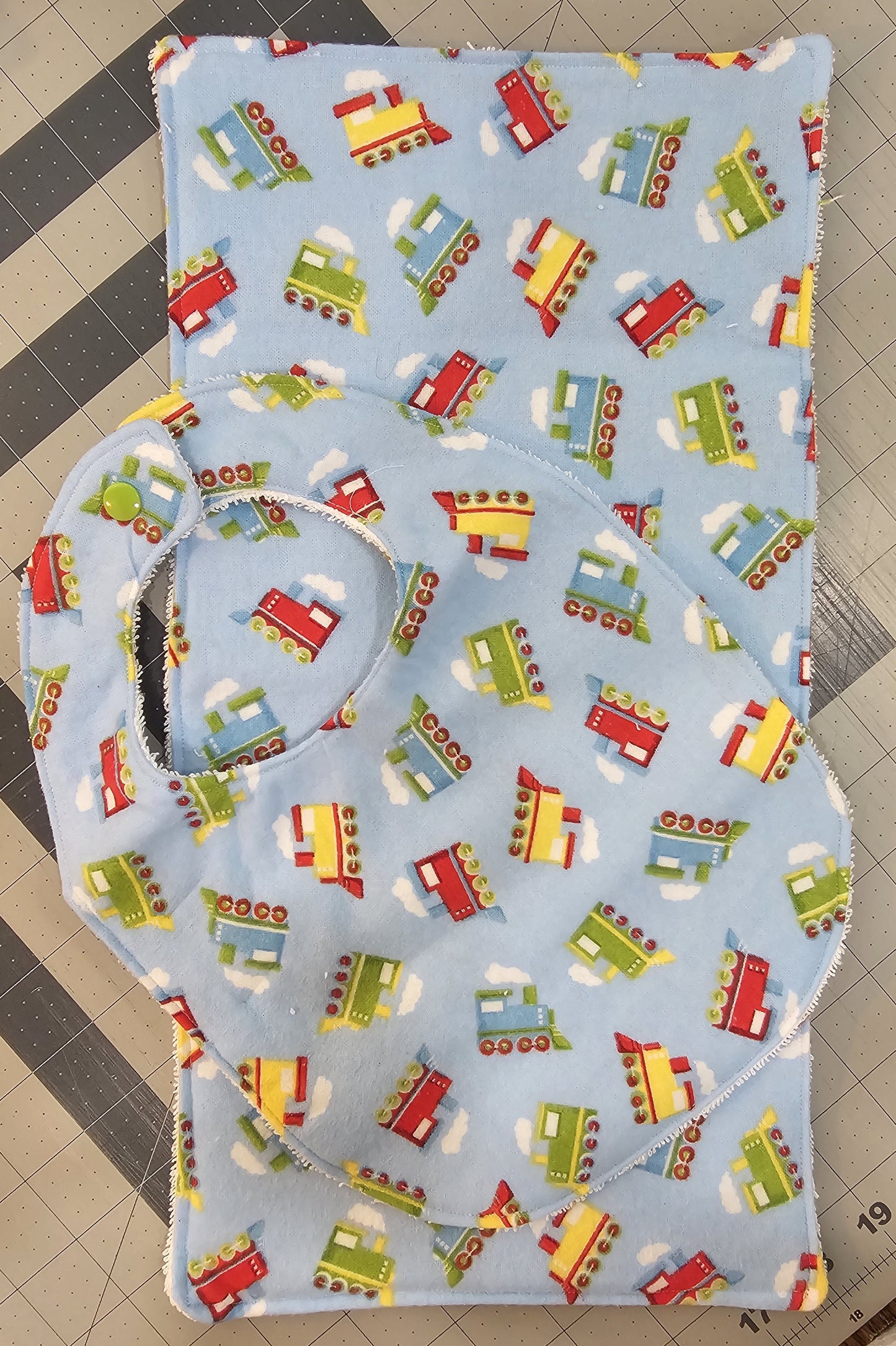 BIB & BURP CLOTH SET