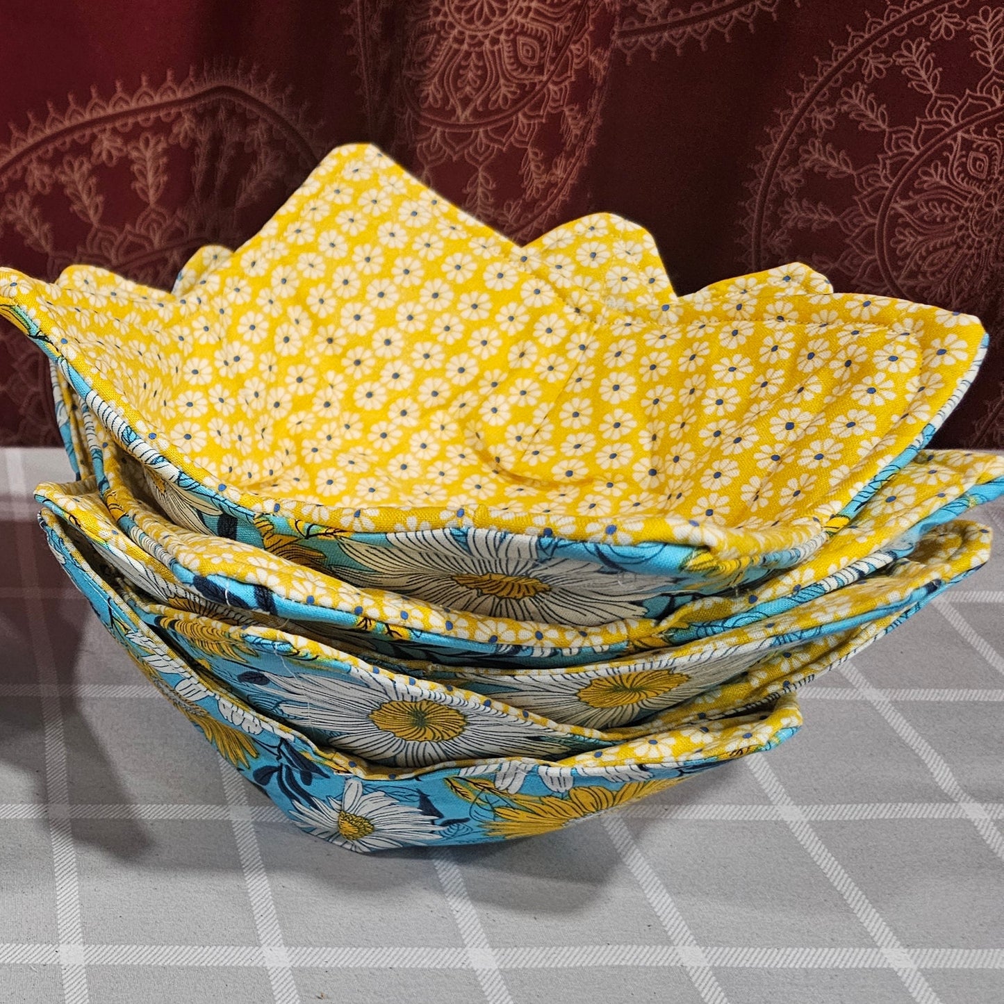 YELLOW & WHITE DAISY COZY