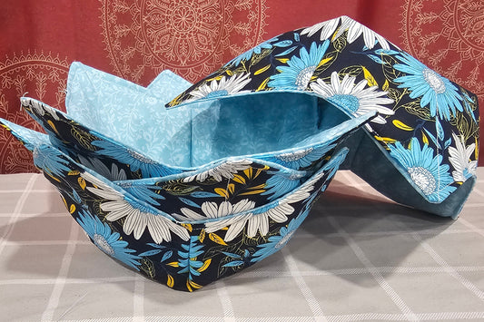 BLUE & WHITE DAISY COZY
