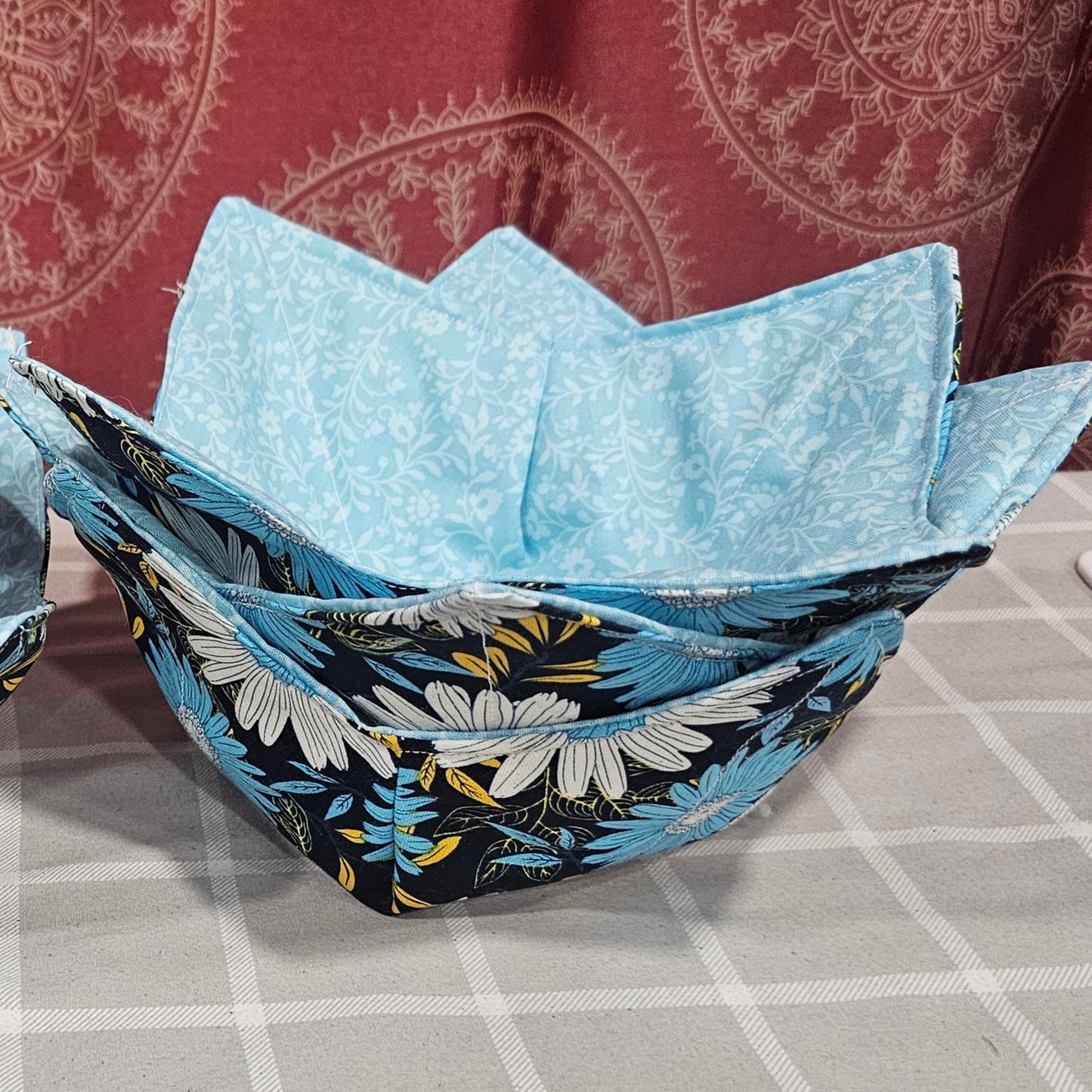 BLUE & WHITE DAISY COZY